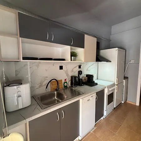 Apartment V House, Polichrono Polychrono